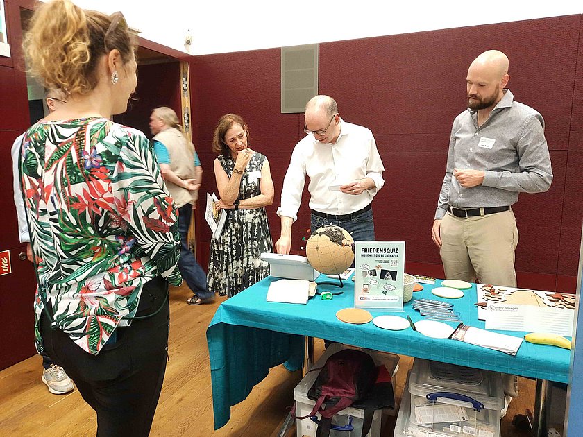 Staatssekretär Annen zu Besuch am AGdD-Stand.