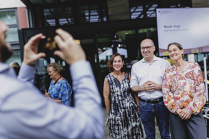 Gabi Waibel, AGdD, Niels Annen und Lenja Tabbal.