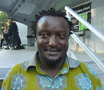 Binyavanga Wainaina auf dem Brooklyn Book Festival 2009. Binyavanga Wainaina auf dem Brooklyn Book Festival 2009.
