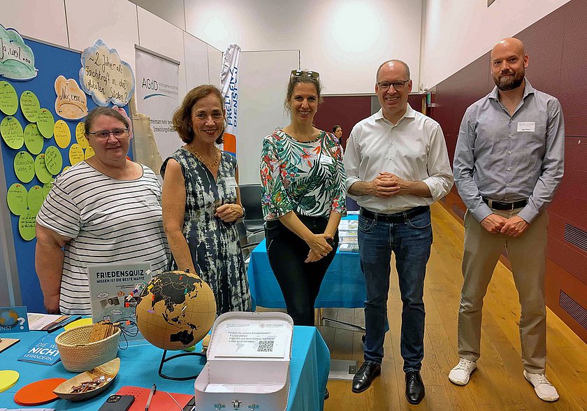Staatssekretär Annen zu Besuch am AGdD-Stand.