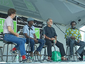 Rob Spillman, Mohammed Naseehu, Breyten Breytenbach und Binyavanga Wainaina während des Infopanels “Africa in the Age of Obama”, Brooklyn Book Festival 2009. Rob Spillman, Mohammed Naseehu, Breyten Breytenbach und Binyavanga Wainaina während des Infopanels “Africa in the Age of Obama”, Brooklyn Book Festival 2009.