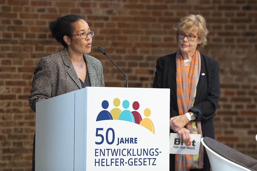 „Die Welt im Gepäck“- Tag der zurückgekehrten Fachkräfte
aus dem Entwicklungsdienst und Zivilen Friedensdienst anlässlich des 50-jährigen Jubiläums des Entwicklungshelfer-Gesetzes